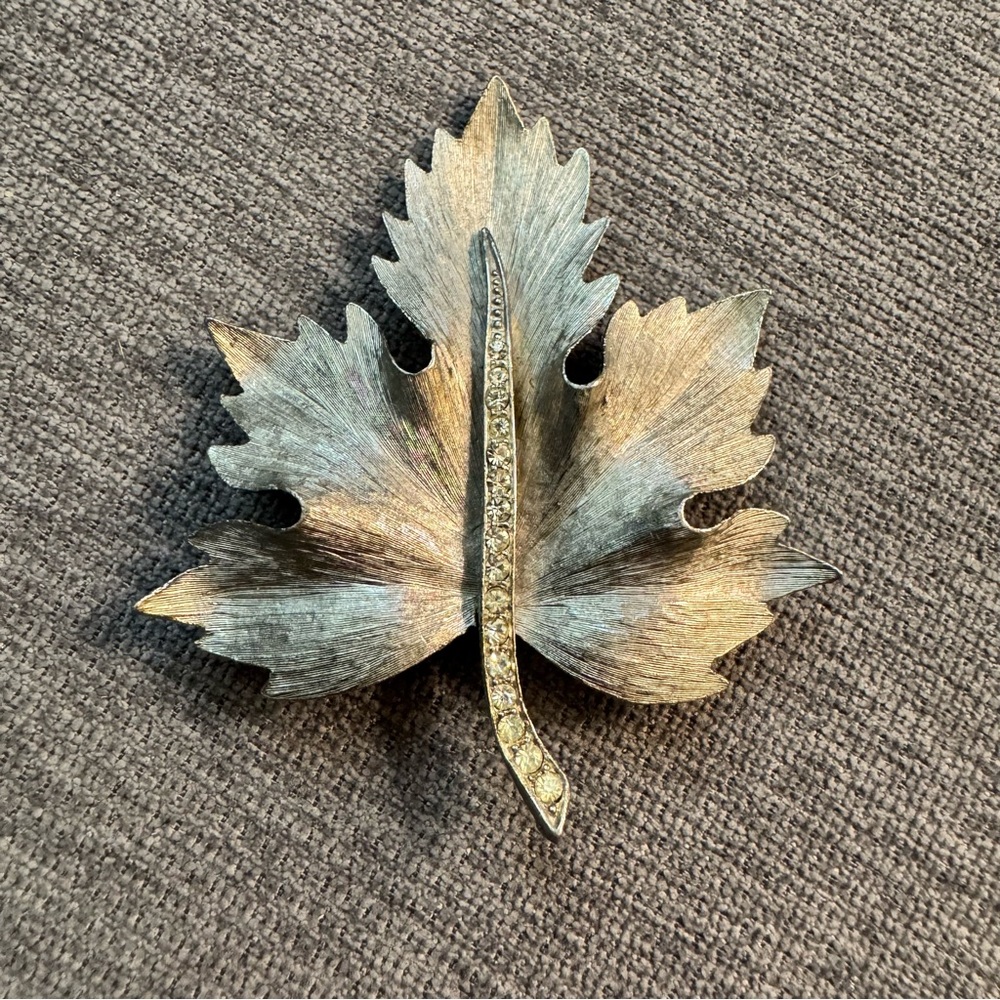 Vintage Silver Tone Leaf Rhinestone Brooch Pin
